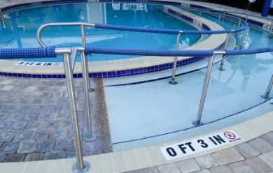 wheelchair-accessible-pool